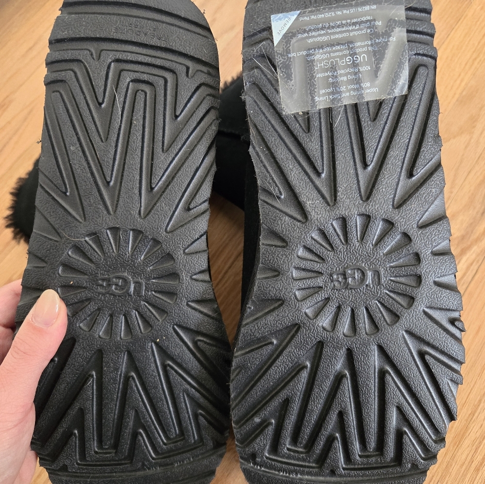 NWOT Ugg Bailey Bow II Velvet Ribbon Suede/ Sheepskin Boots